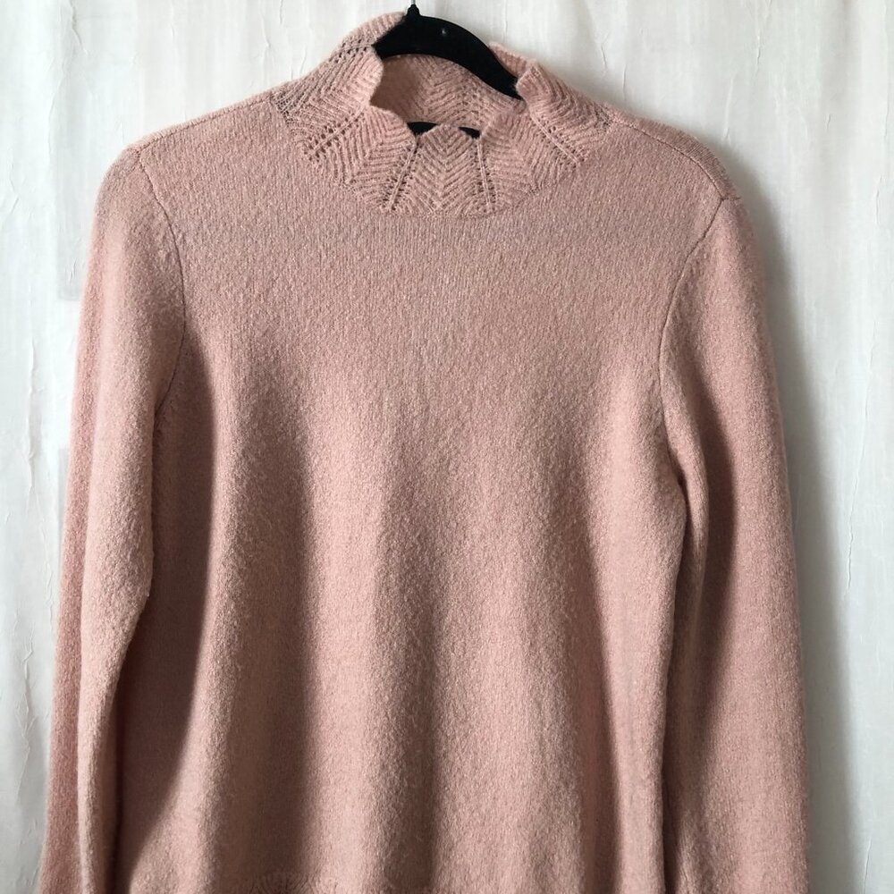 Liz Claiborne Career Woman's Pink Scalloped Knit Sweater Size M